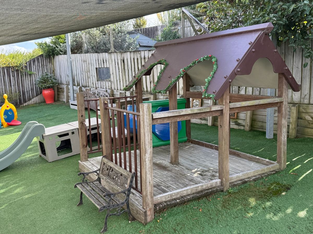 Play structure